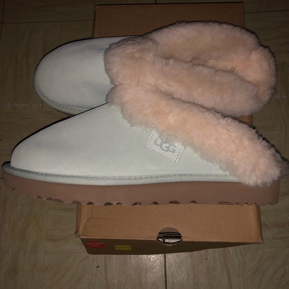 Ugg Slippers Women’s Sz 10